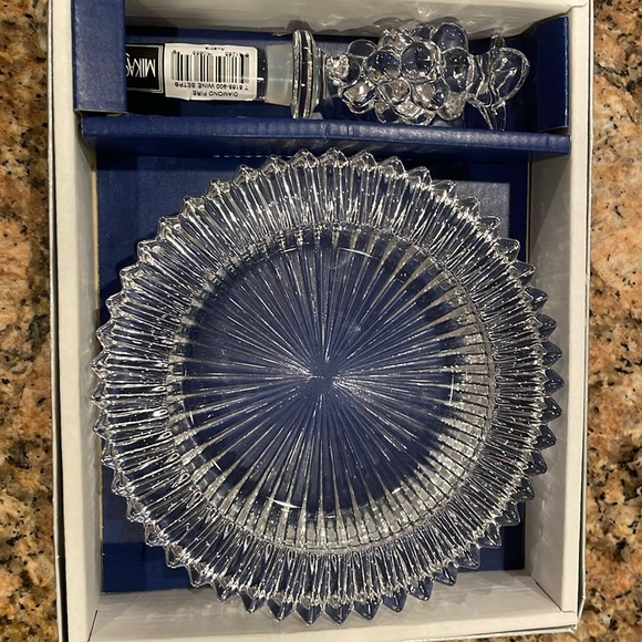 Mikasa Diamond Fire Wine set - coaster holder and grape stopper - pillar… - Picture 1 of 8